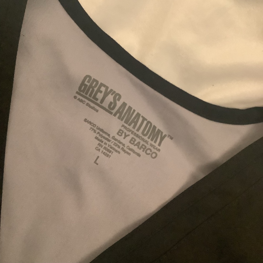 Greys anatomy scrub top - Picture 2 of 2